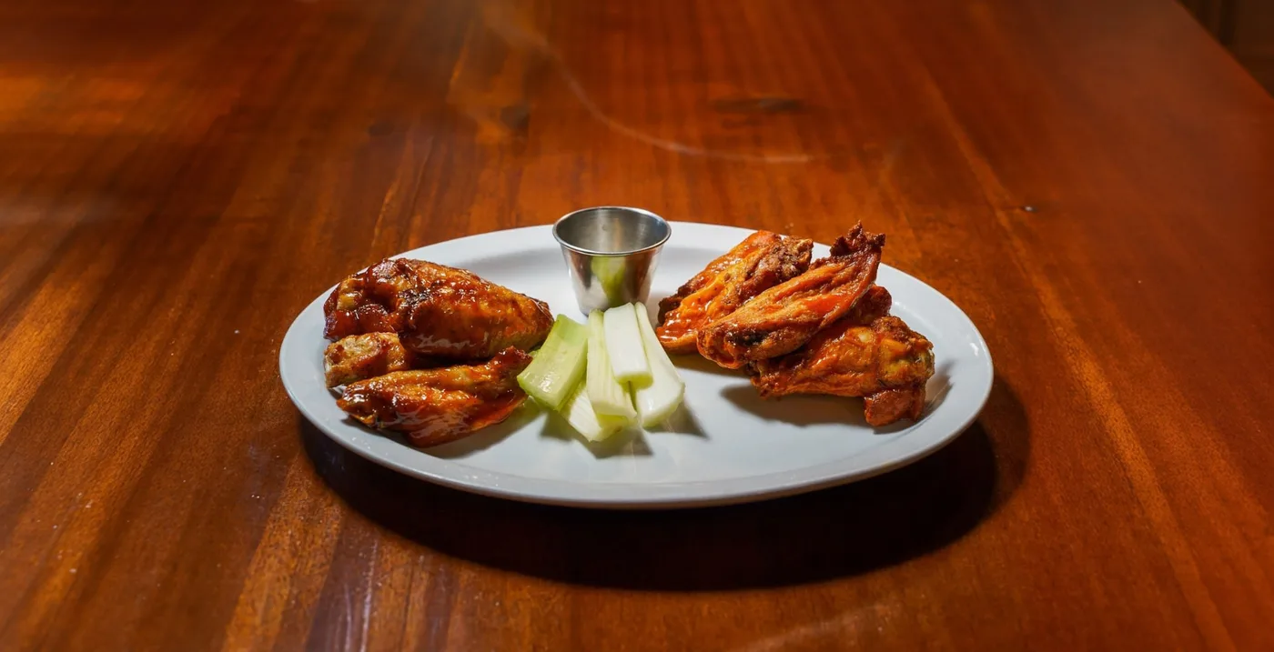 Naked jumbo wings with celery